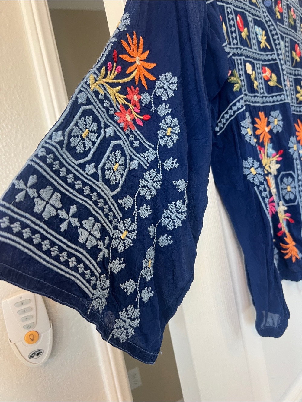 Like New Johnny Was Royal Blue Embroidered Floral Button-Front Blouse Large - Picture 6 of 9